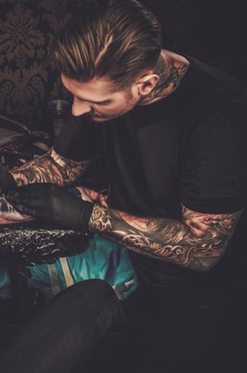 Cum sa-ti alegi artistul tatuator