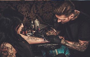 Cum sa-ti alegi artistul tatuator