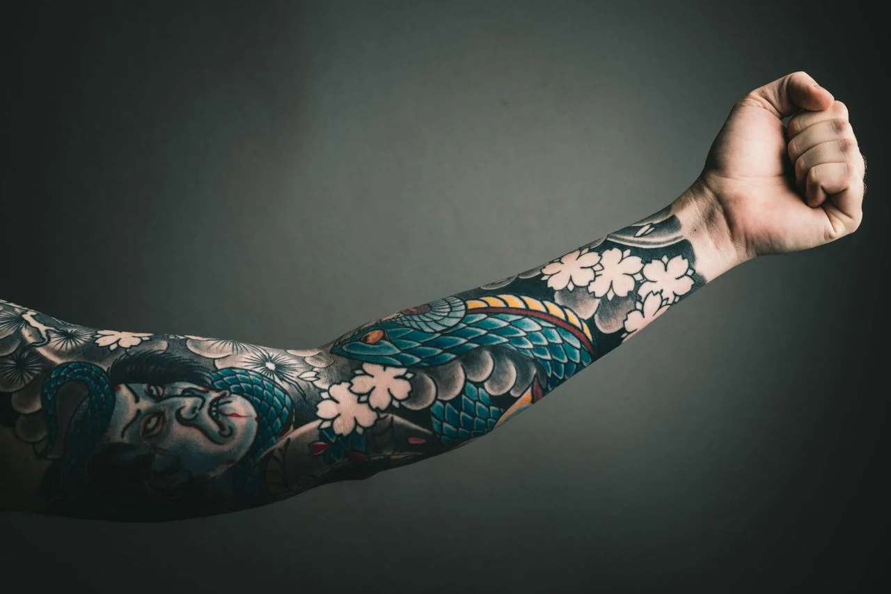 Pot fi infectat de la acele de tatuaj?